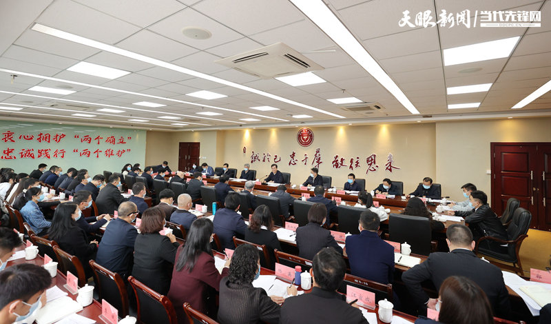 WEN_5866---李炳军与best365手机版官方网站师生代表座谈，深入交流学习党的二十大精神体会。闻双摄_副本.jpg